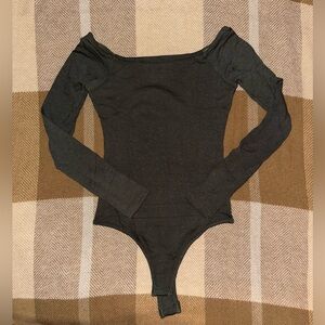 NAKED WARDROBE The NW Off-the-Shoulder Bodysuit, Green in Size Small